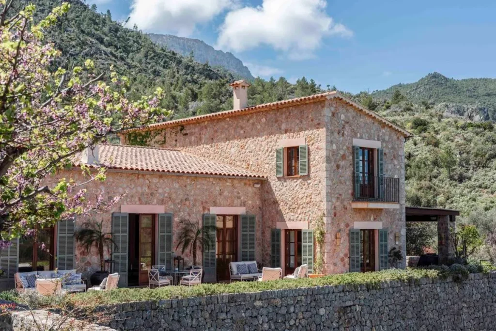 son lola villa complementary