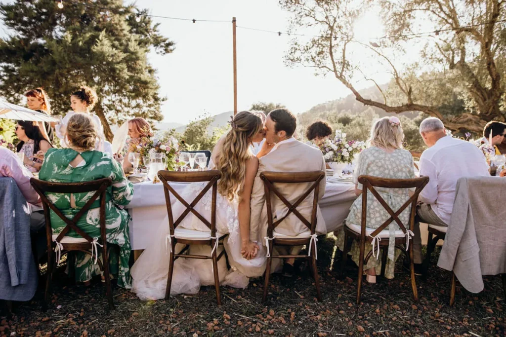 wedding kiss la donella