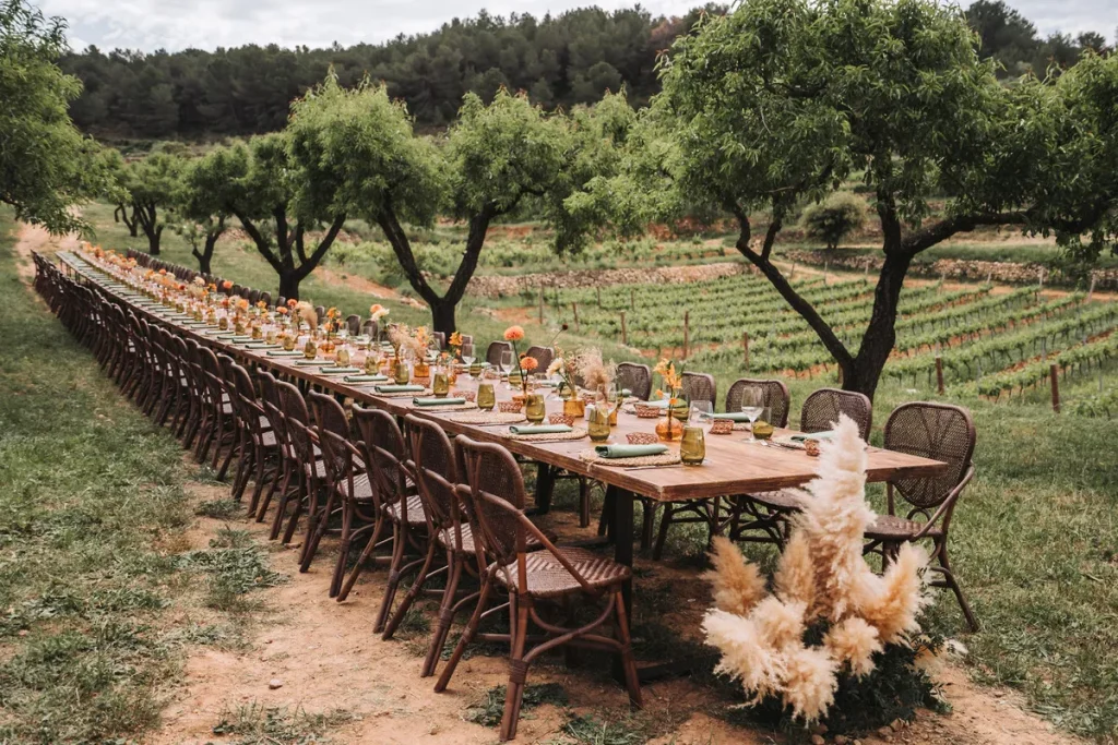 exterior wedding table at masia pine in barcelona
