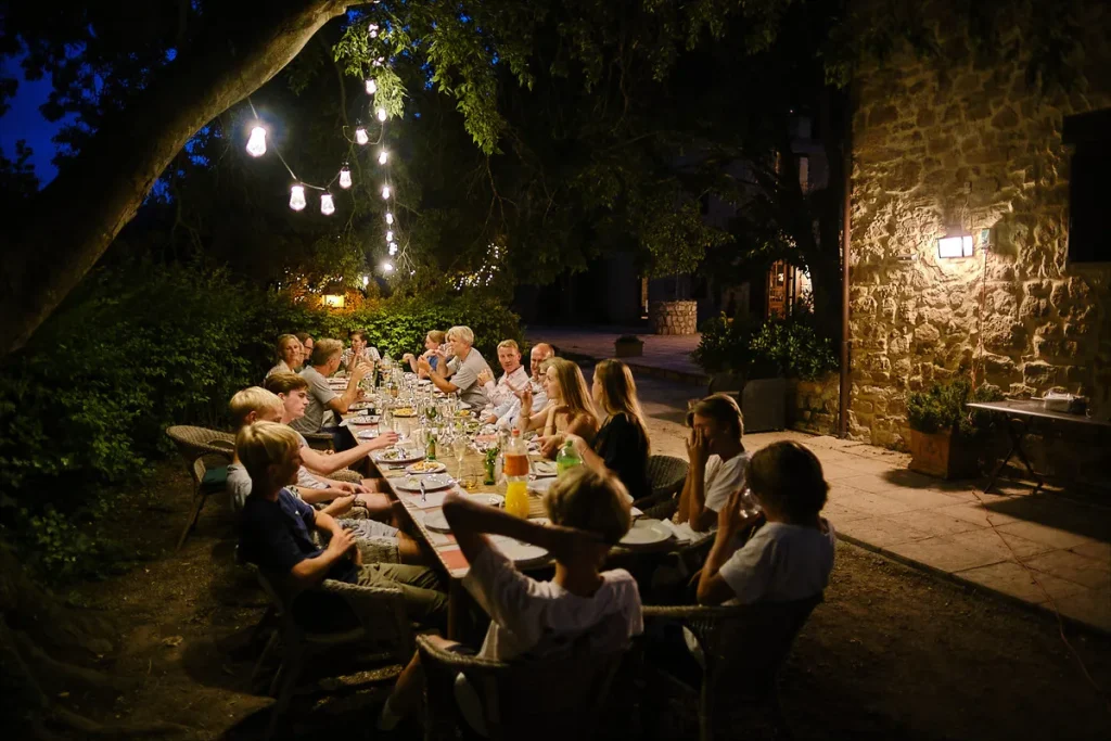 masia calma dinner table