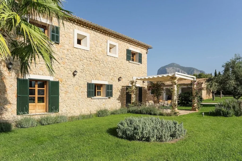Backdoor area of rustic villa in center of mallorca for weddings and events