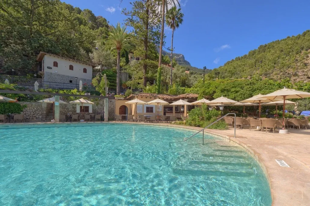 Pool area and restuarant in boutique hotel in Deya