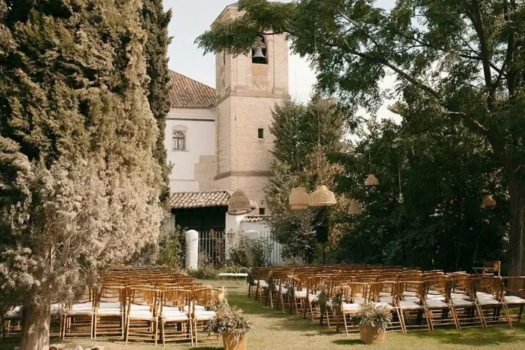 ceremony in historic wedding venue in madrid