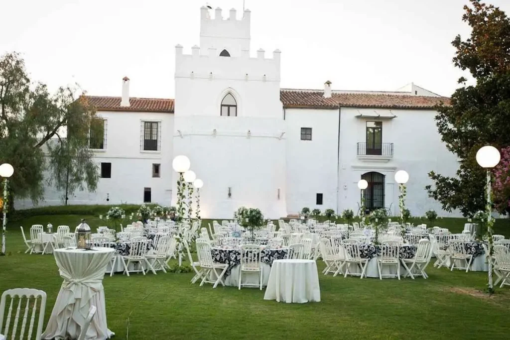 montaje fachada outside celebration