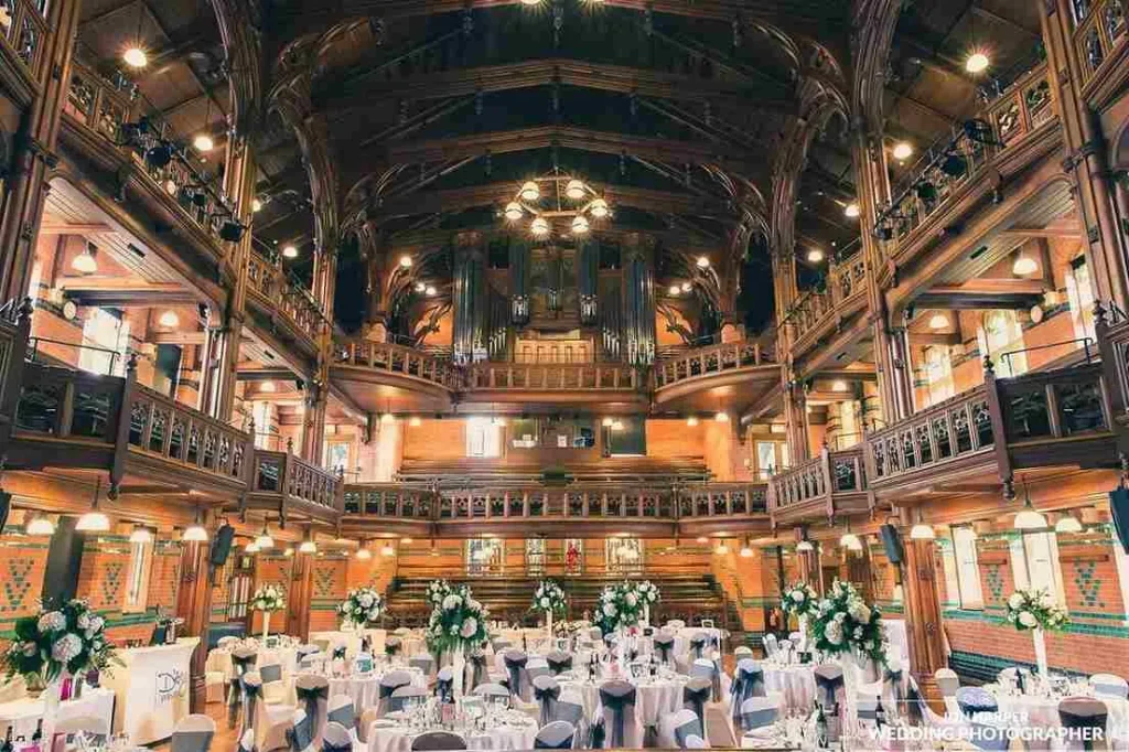 Wedding haul in beautiful venue salon in Valencia center